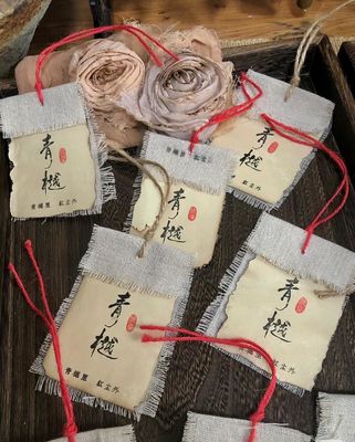 Custom Garment Hang Tag With Spot UV Paper Hang Tag for Bags Garment Clothing Hang Tag for T Shirt